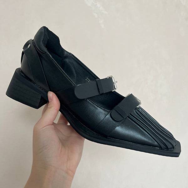 Pointed Toe Buckle Oxford Shoes