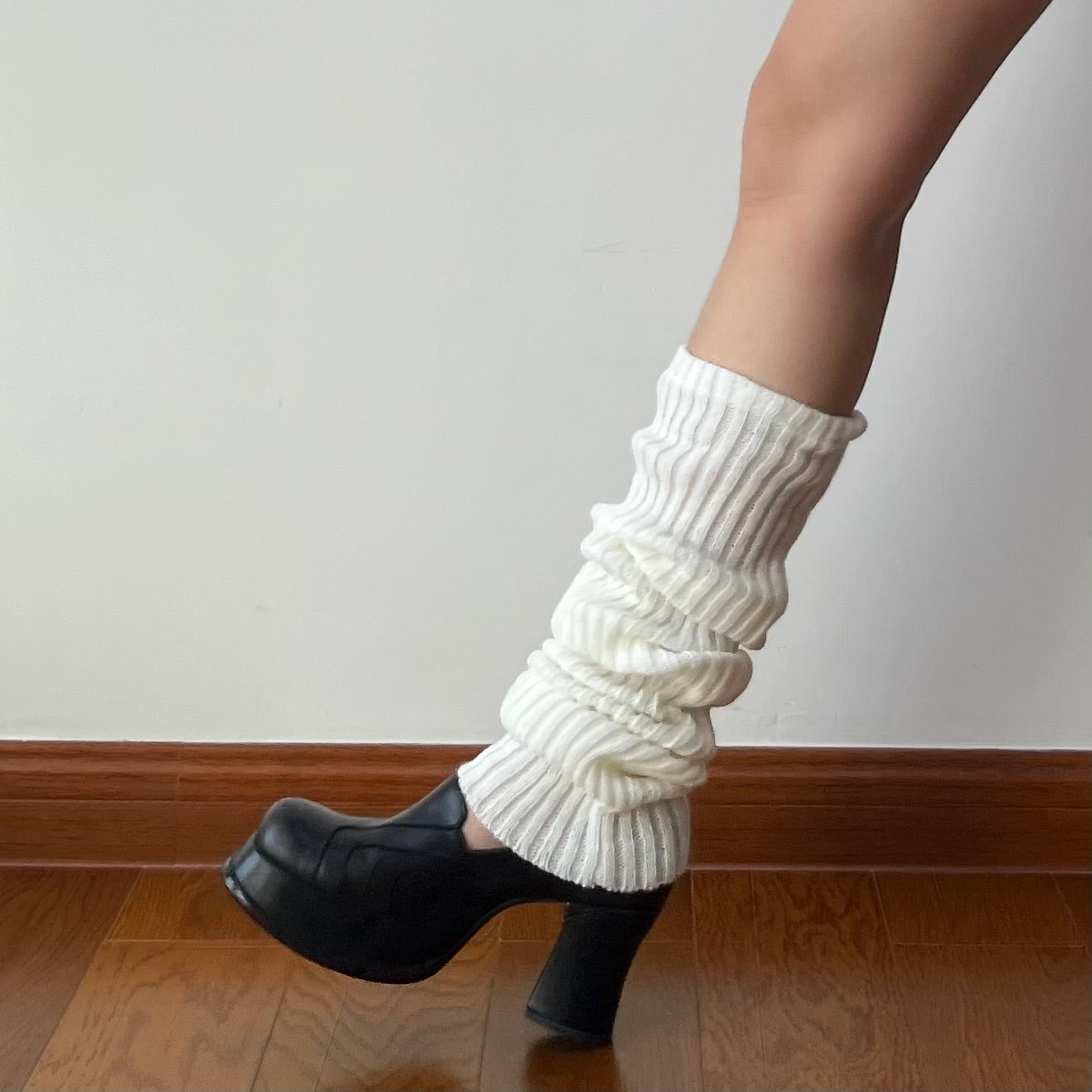 White Long Knitted Leg Warmers Moody MuMu — free download